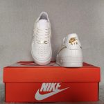 Sapatilhas Nike Air Force Branco com Dourado