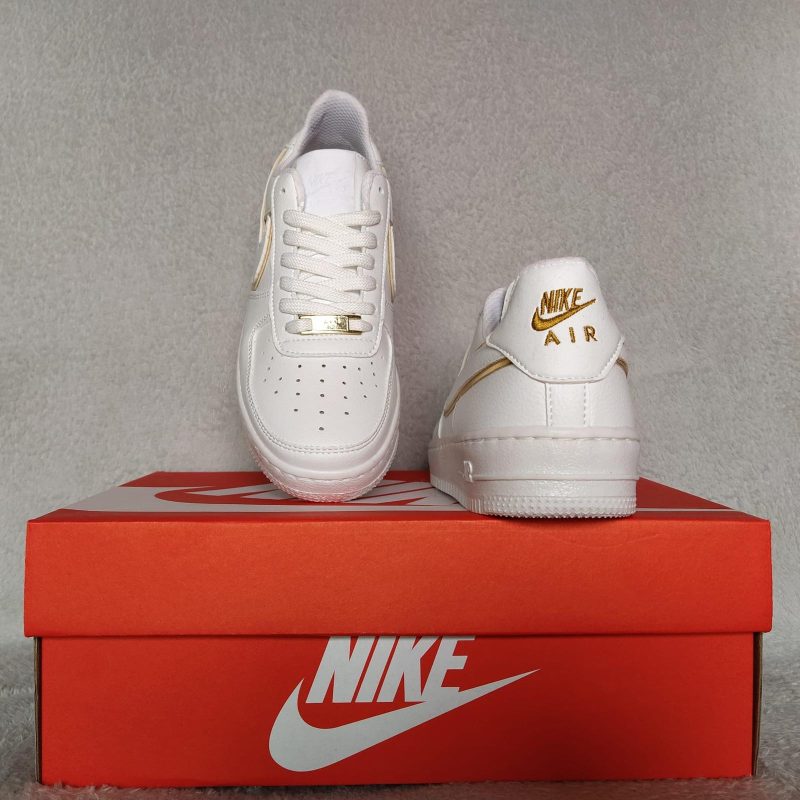 Sapatilhas Nike Air Force Branco com Dourado