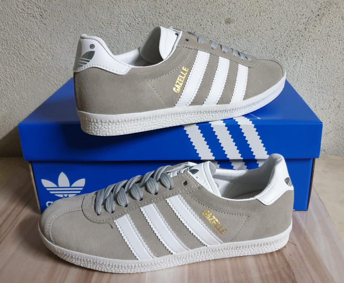 Apenas 45,00 - Sapatilhas Adidas Gazelle Cinza - Sapataria Lisboa Outlet