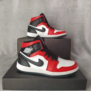 Sapatilhas Nike Air Jordan Mid Branco com Vermelho 09