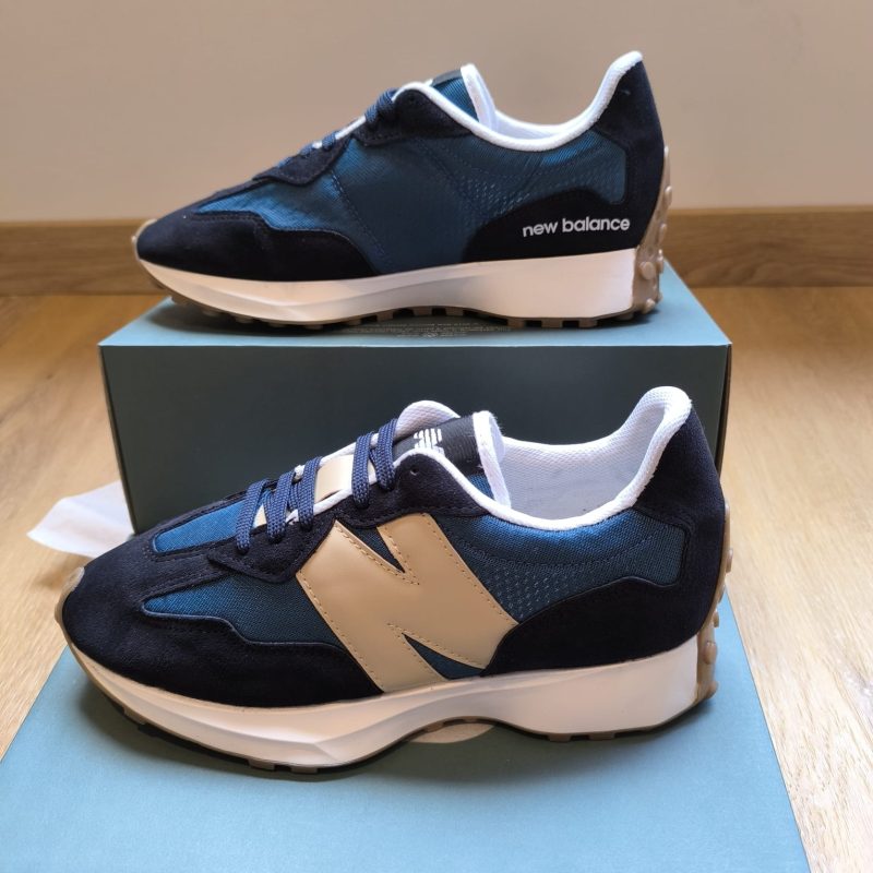Sapatilhas New Balance 327 Azul Marinho com Branco Sapatilhas New Balance 327 Azul Marinho com Branco