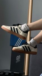 Sapatilhas Adidas Samba Bege risca Preta