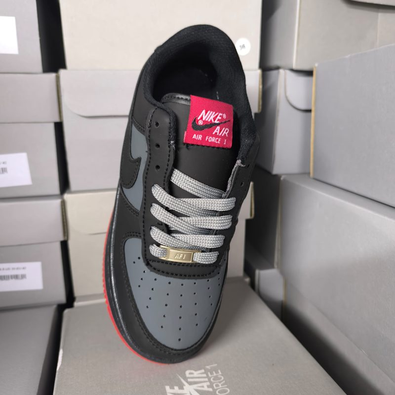 Sapatilhas Nike Air Force Cinza com vermelho